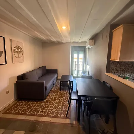 Urban Center דירה